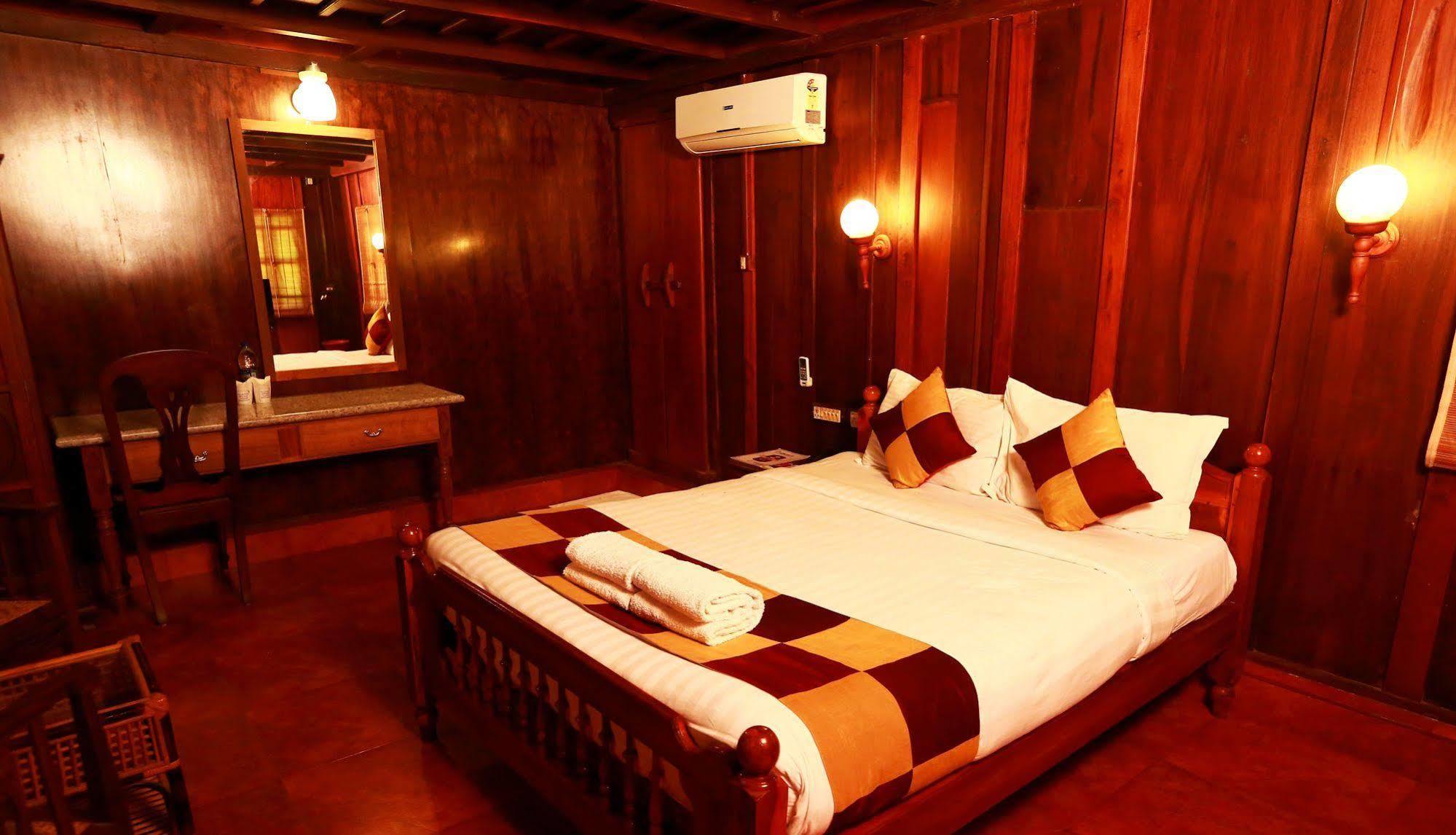 Kondai Lip Backwater Heritage Resort Kochi Exterior photo