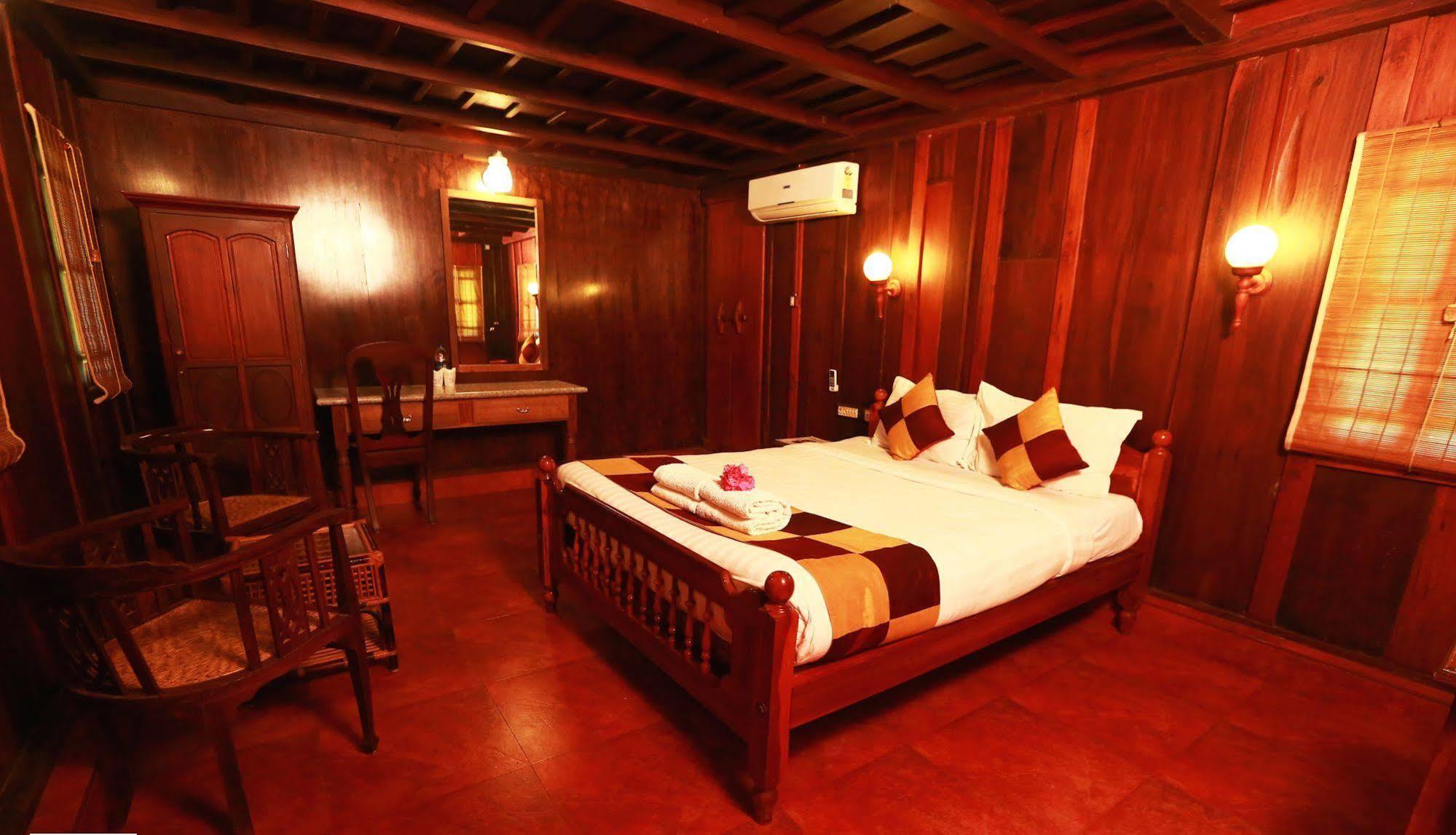 Kondai Lip Backwater Heritage Resort Kochi Exterior photo